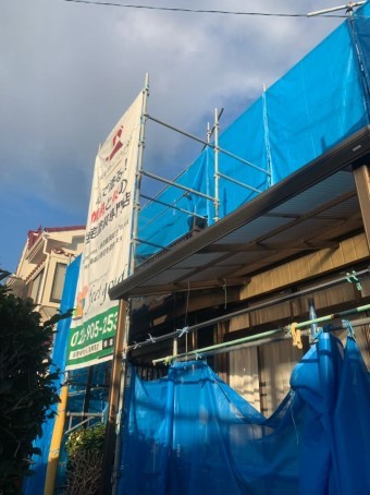 足場解体中